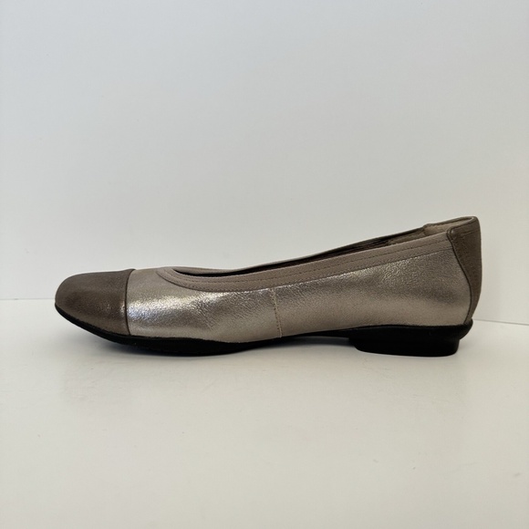Clarks Women's Sara Orchid Flats Sz 8 Cap Toe Slip On Shoe Antique Silver - Picture 5 of 12